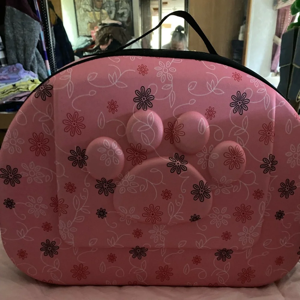 PET CRATE NEW NEVER USED WILL FOLD FLAT